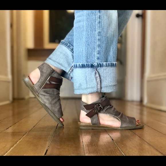 🐠BLOWFISH BROWN PEEP TOE SIDE ZIPPER SANDALS 🐠 - Picture 9 of 13